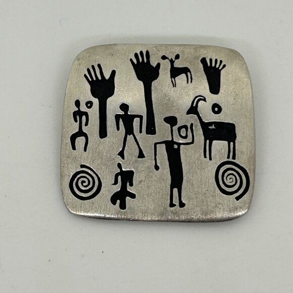 Alice Seely 2000 Tribal Silvertone Brooch With Engraved Petroglyph Design 1.75 I - Picture 1 of 13